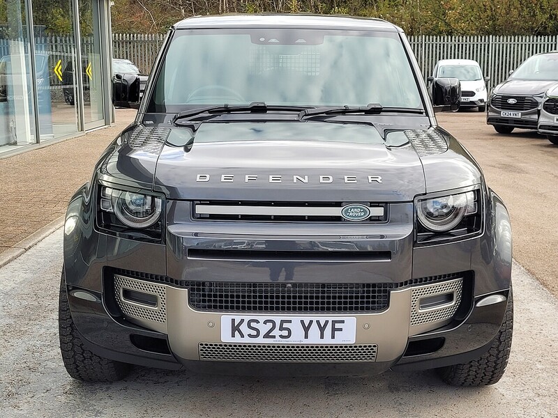 Used Land Rover Defender 90 2025 for sale - 76396596: Photo 17