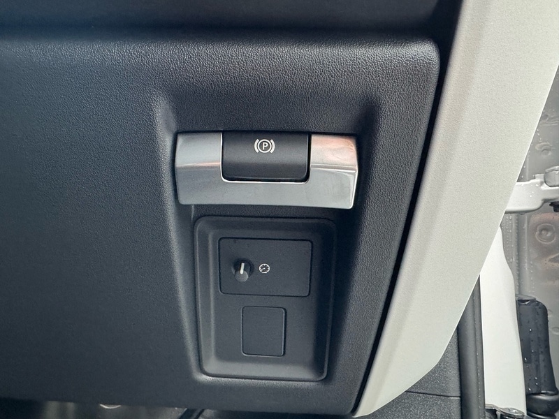 Used Land Rover Defender 110 2026 for sale - 77208495: Photo 31