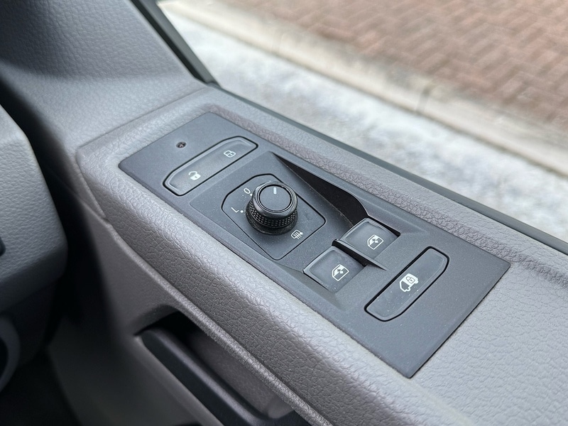 Used Volkswagen Transporter 2022 for sale - 76906070: Photo 32