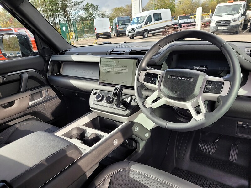 Used Land Rover Defender 90 2025 for sale - 76591260: Photo 2