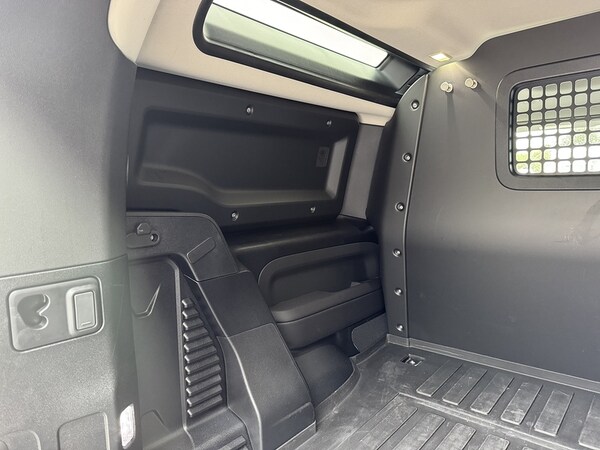 Used Land Rover Defender 90 2024 for sale - 75995764: Photo 10