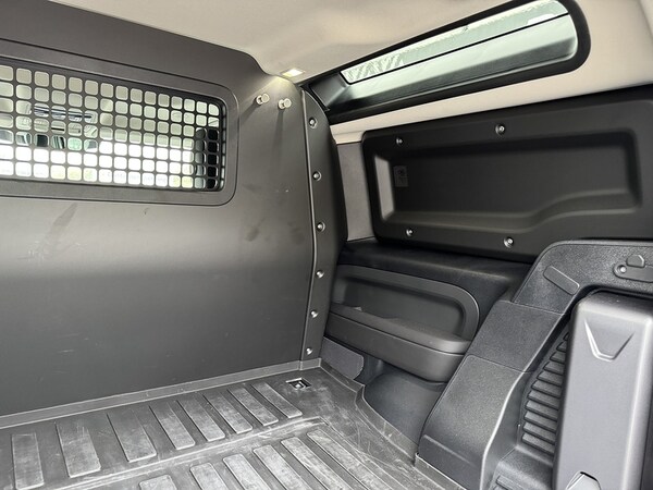 Used Land Rover Defender 90 2024 for sale - 75995764: Photo 11