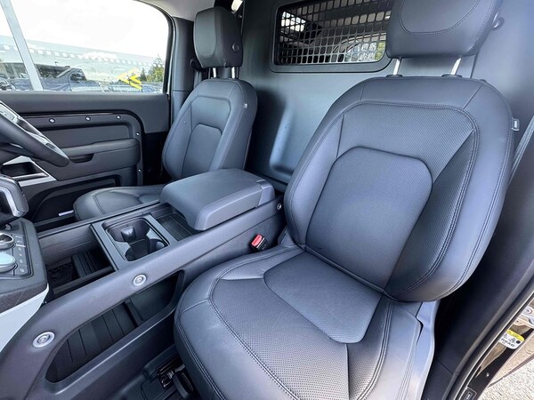 Used Land Rover Defender 90 2024 for sale - 75995764: Photo 34