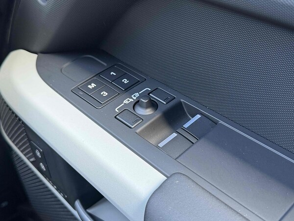 Used Land Rover Defender 90 2024 for sale - 75995764: Photo 37