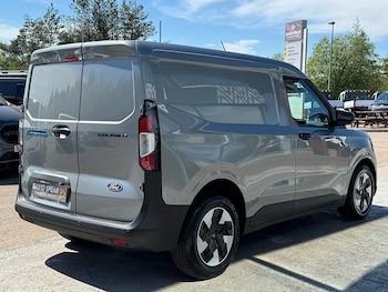 Used Ford Transit Courier 2025 for sale - 78443971: Photo
