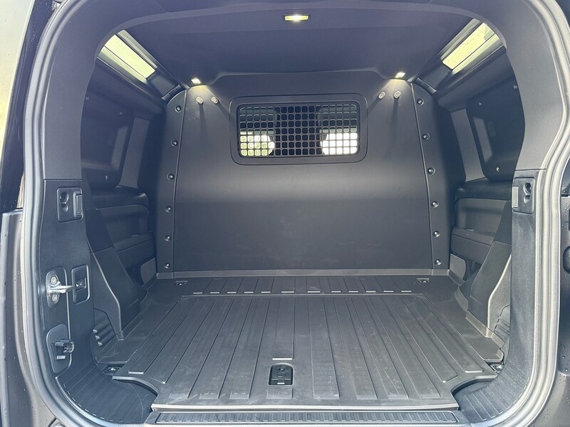 Used Land Rover Defender 90 2025 for sale - 76896500: Photo 16