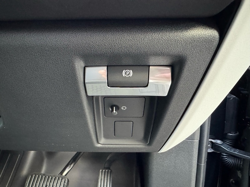 Used Land Rover Defender 90 2025 for sale - 76896500: Photo 21