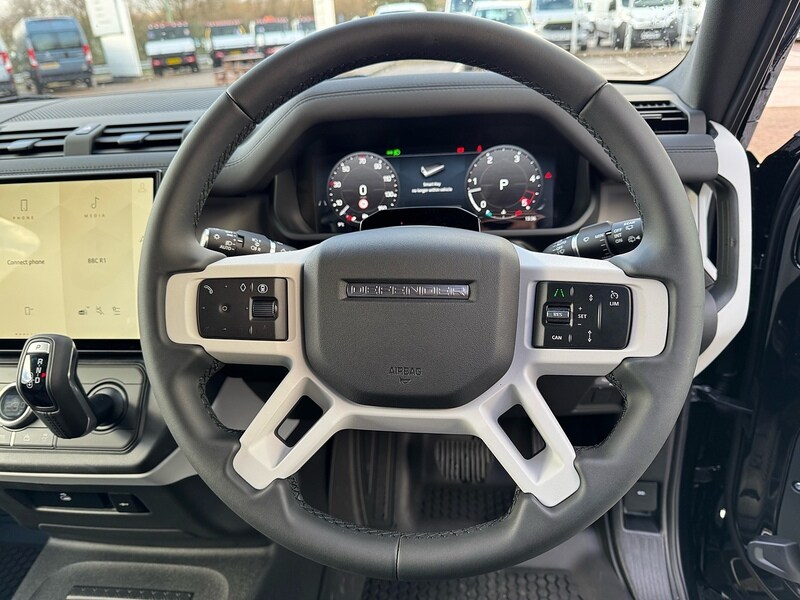 Used Land Rover Defender 90 2025 for sale - 76896500: Photo 27