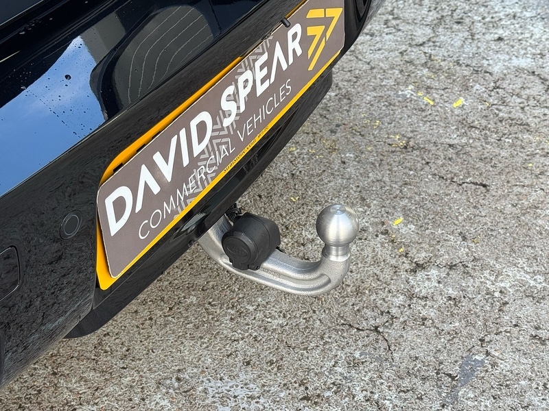 Used Land Rover Defender 90 2025 for sale - 76896500: Photo 32