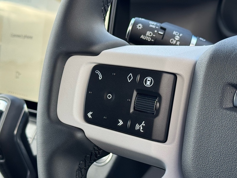 Used Land Rover Defender 90 2025 for sale - 76896500: Photo 36