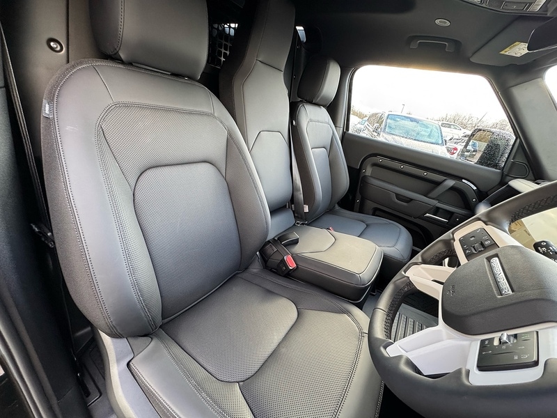 Used Land Rover Defender 90 2025 for sale - 76896500: Photo 7