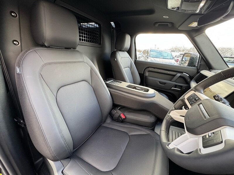 Used Land Rover Defender 90 2025 for sale - 76896500: Photo 8