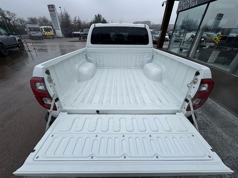 Used Toyota Hilux 2023 for sale - 77447049: Photo 15