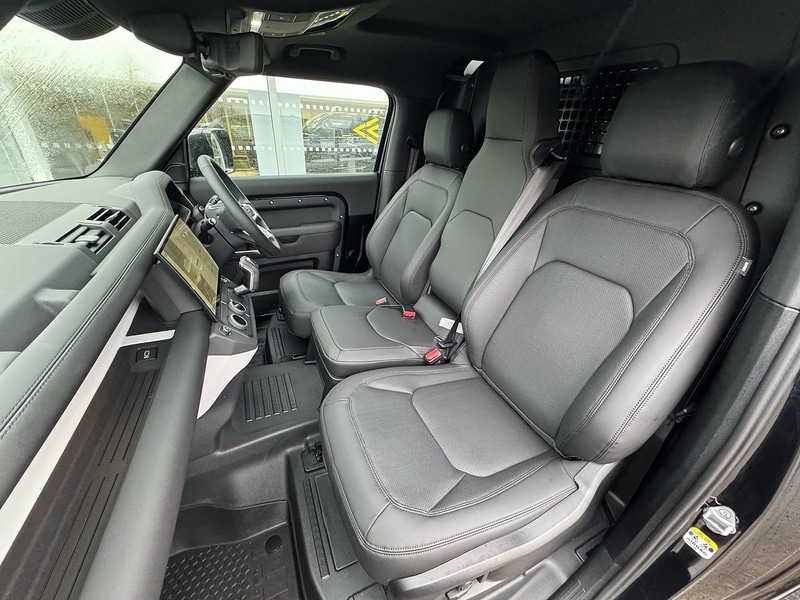 Used Land Rover Defender 2025 for sale - 76973974: Photo 17