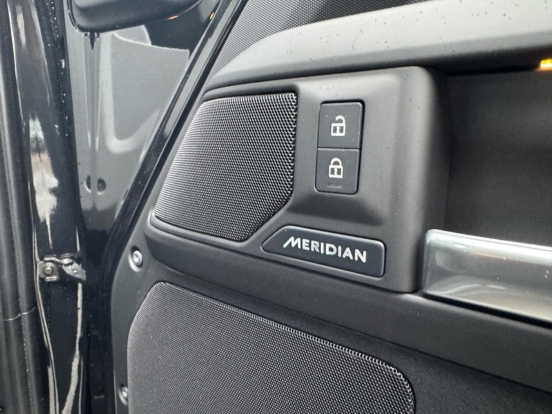 Used Land Rover Defender 2025 for sale - 76973974: Photo 23