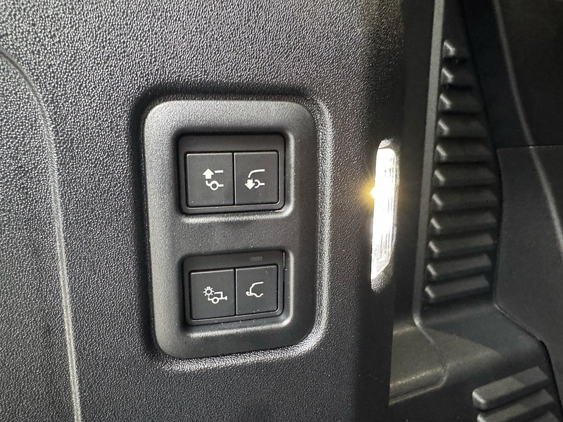 Used Land Rover Defender 2025 for sale - 76973974: Photo 27