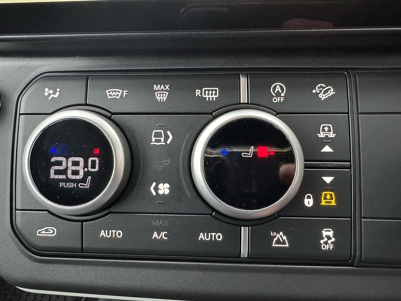 Used Land Rover Defender 2025 for sale - 76973974: Photo 32