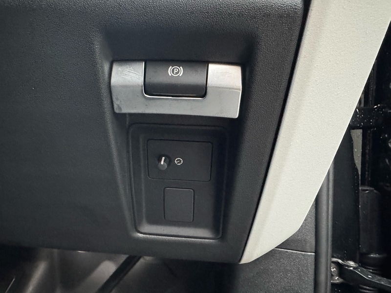 Used Land Rover Defender 2025 for sale - 76973974: Photo 36