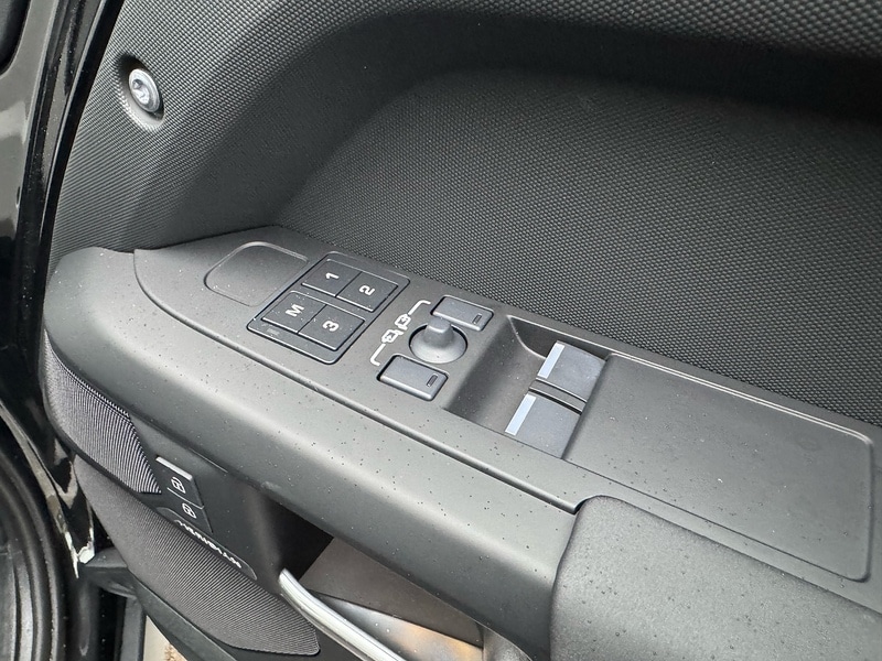 Used Land Rover Defender 2025 for sale - 76973974: Photo 37