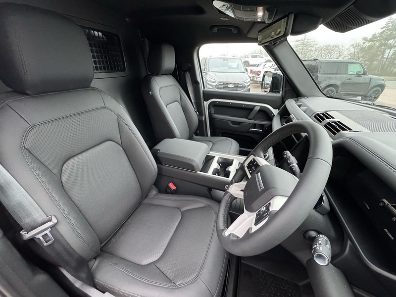Used Land Rover Defender 110 2025 for sale - 77034298: Photo 12