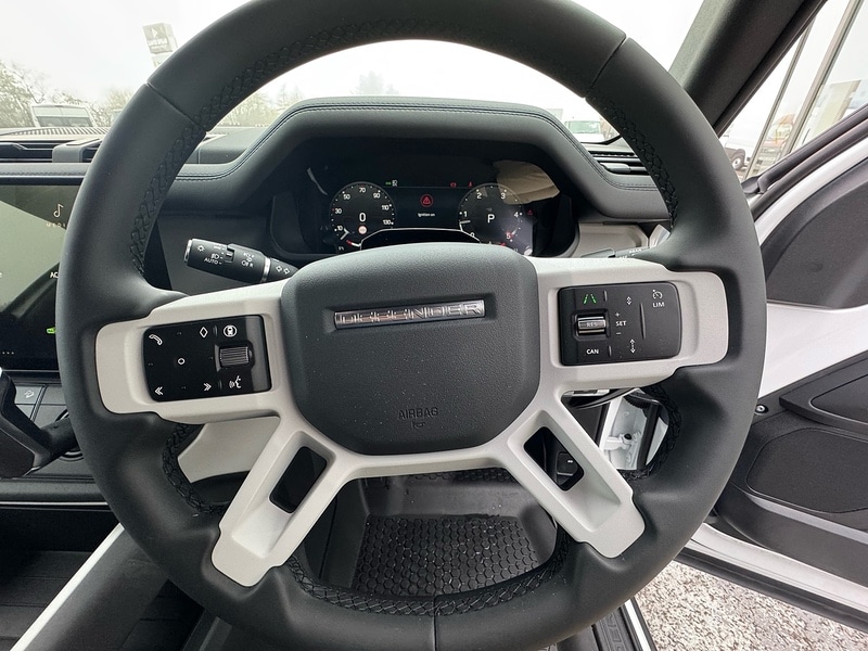 Used Land Rover Defender 110 2025 for sale - 77034298: Photo 18