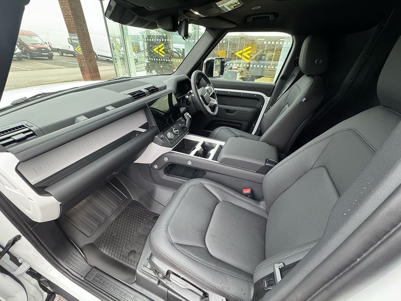 Used Land Rover Defender 110 2025 for sale - 77034298: Photo 24