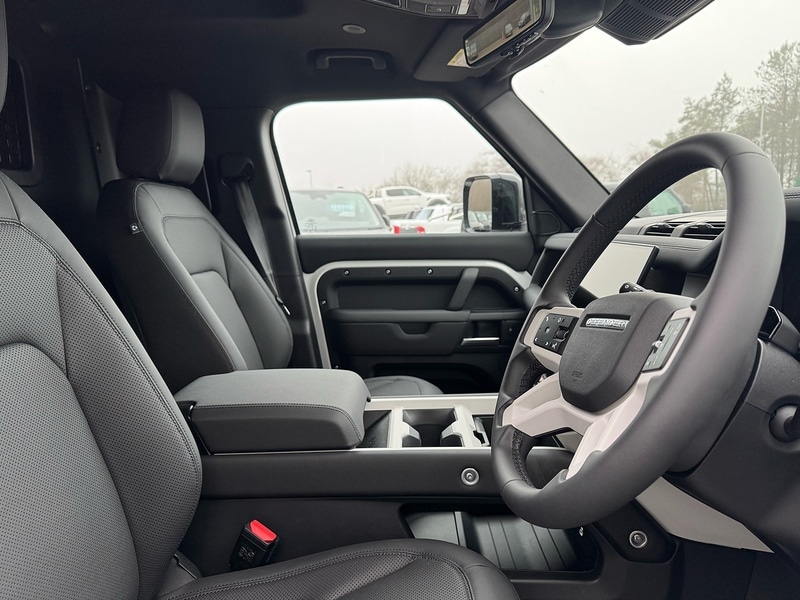Used Land Rover Defender 110 2025 for sale - 77034298: Photo 6