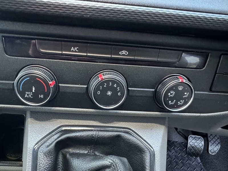 Used Volkswagen Transporter 2021 for sale - 77622033: Photo 36