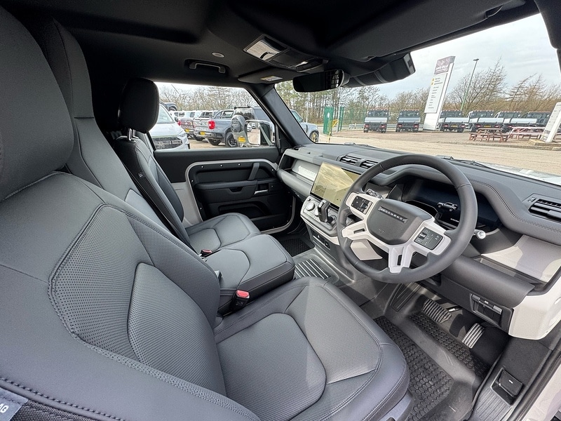 Used Land Rover Defender 90 2026 for sale - 77765952: Photo 10