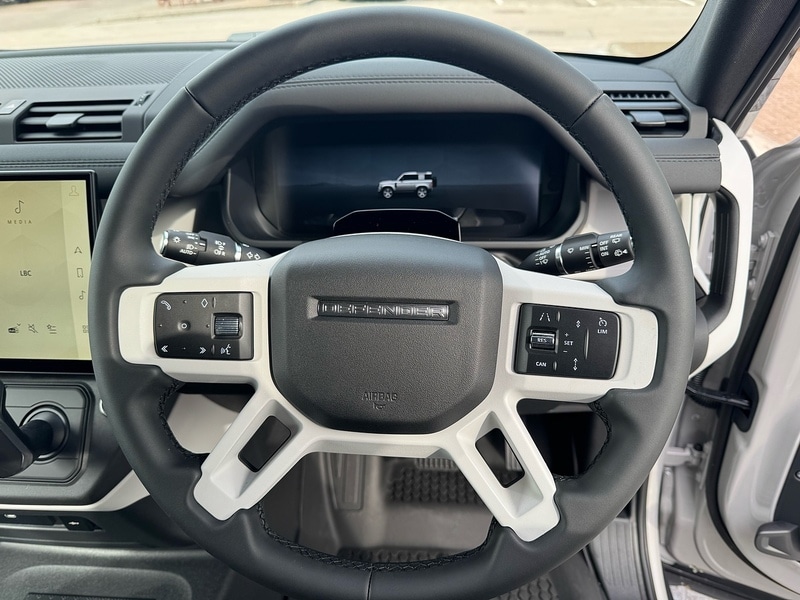 Used Land Rover Defender 90 2026 for sale - 77765952: Photo 27