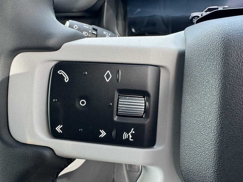 Used Land Rover Defender 90 2026 for sale - 77765952: Photo 30