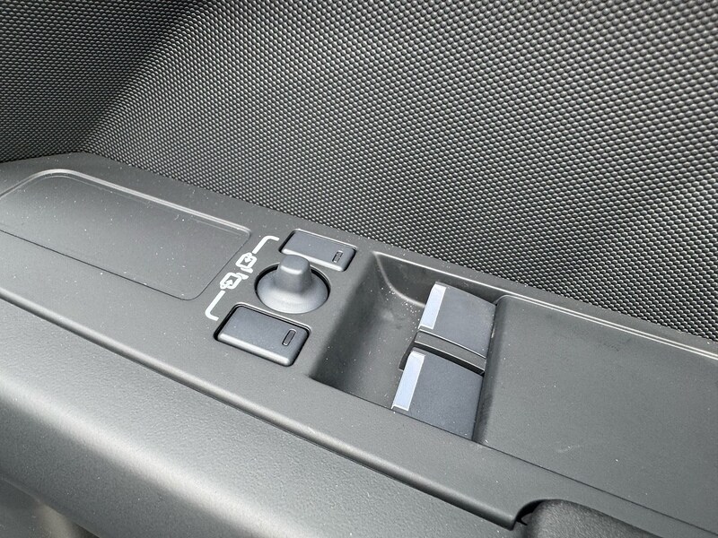 Used Land Rover Defender 90 2026 for sale - 77765952: Photo 31