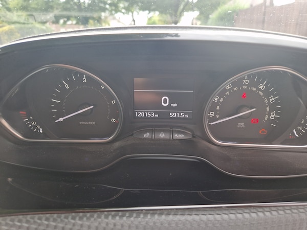 Used Peugeot 2008 2015 for sale - 76097109: Photo 17