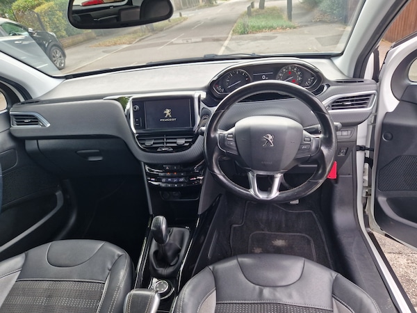 Used Peugeot 2008 2015 for sale - 76097109: Photo 2
