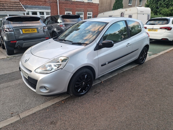 Used Renault Clio 2011 for sale - 76069207: Photo 8