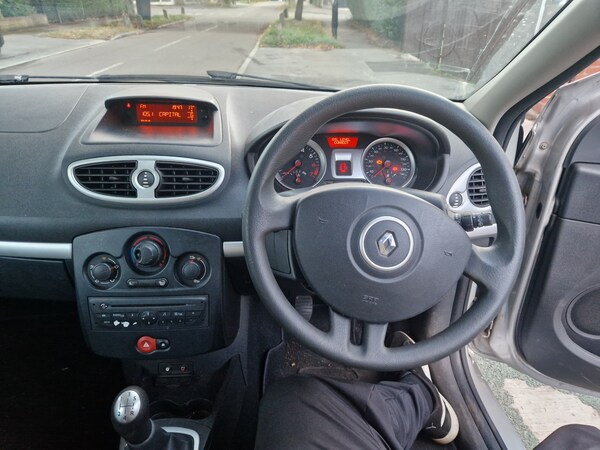 Used Renault Clio 2011 for sale - 76244698: Photo 15