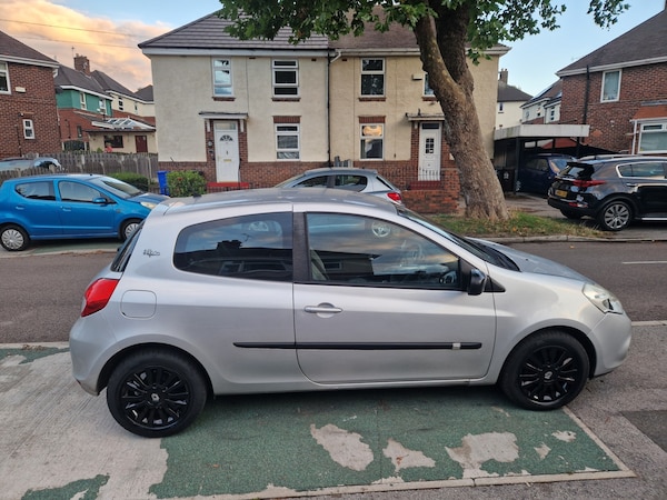 Used Renault Clio 2011 for sale - 76244698: Photo 6