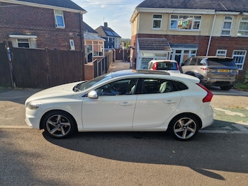 Used Volvo V40 2014 for sale - 79499259: Photo