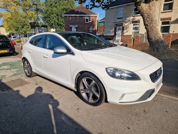 Used Volvo V40 2014 for sale - 79499259: Photo