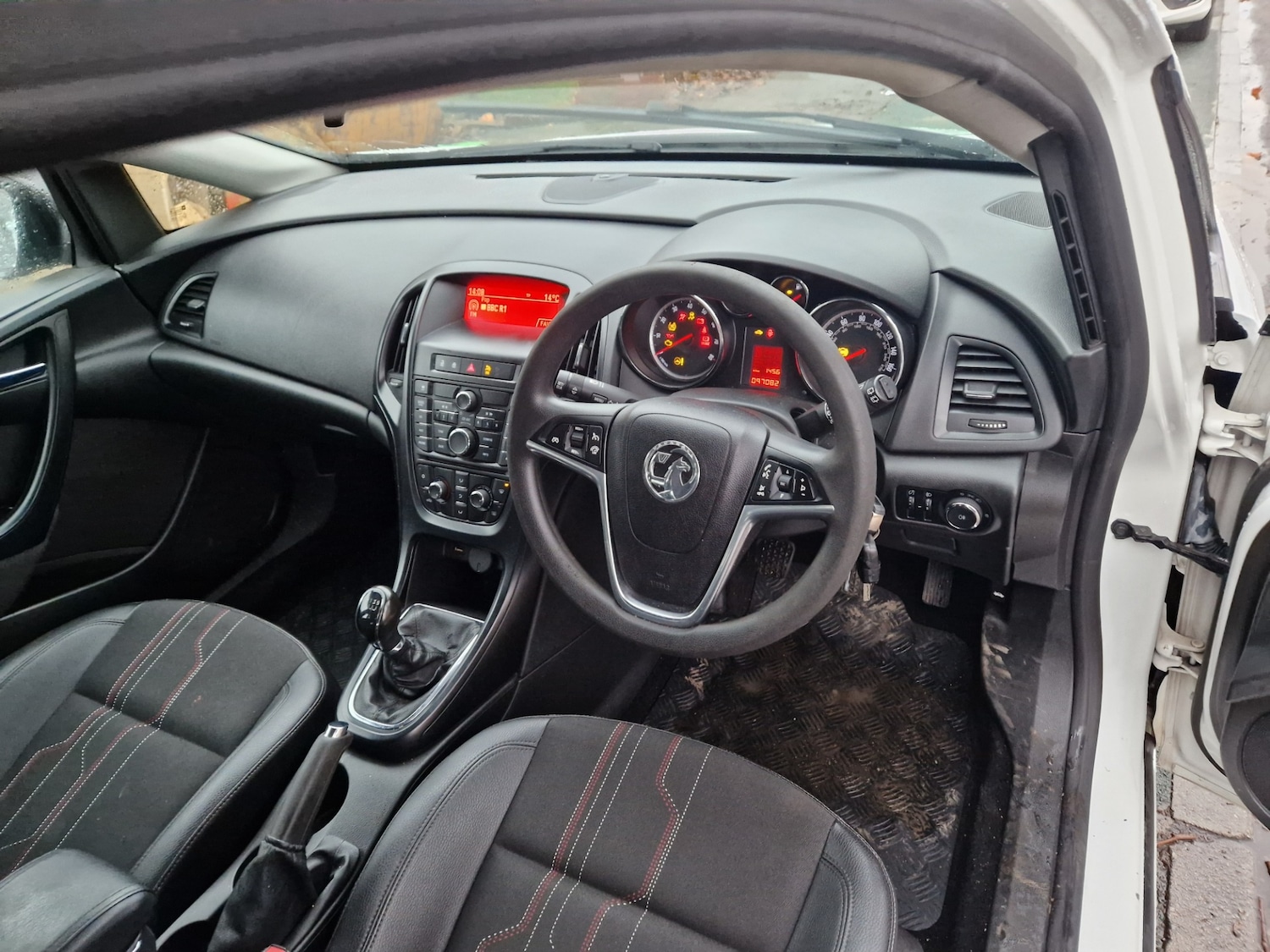 Used Vauxhall Astra 2012 for sale - 77047879: Photo 14