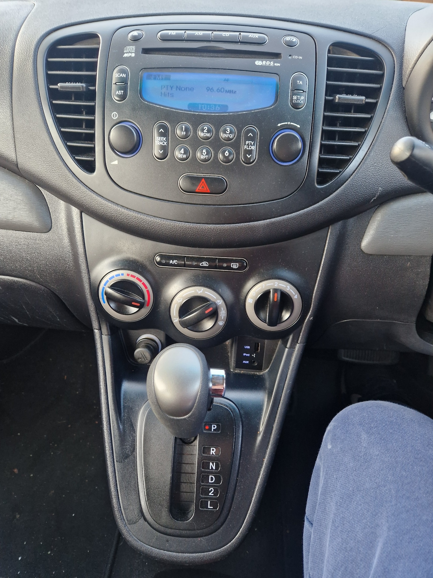 Used Hyundai i10 2011 for sale - 76637835: Photo 16