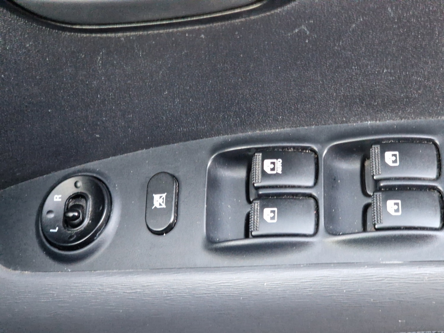 Used Hyundai i10 2011 for sale - 76637835: Photo 18