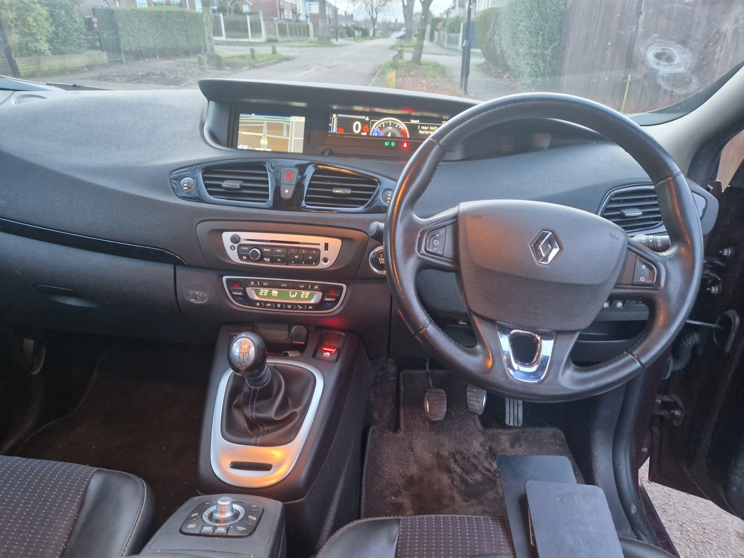 Used Renault Scenic 2015 for sale - 77692208: Photo 2