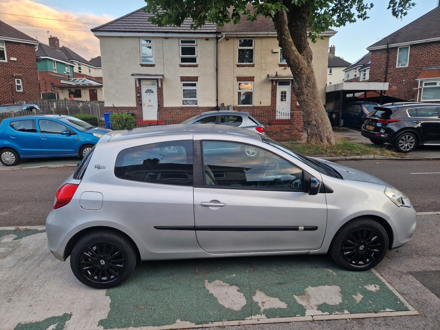 Used Renault Clio 2011 for sale - 76392397: Photo 6