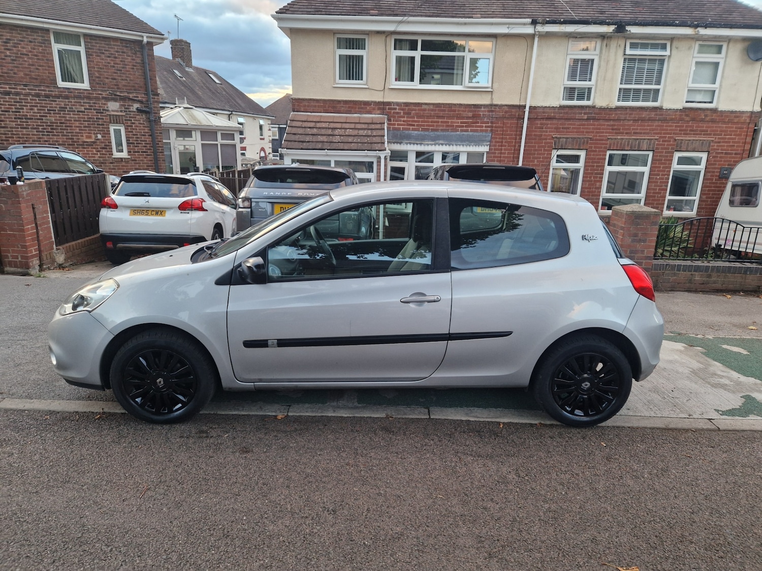 Used Renault Clio 2011 for sale - 76882000: Photo 9