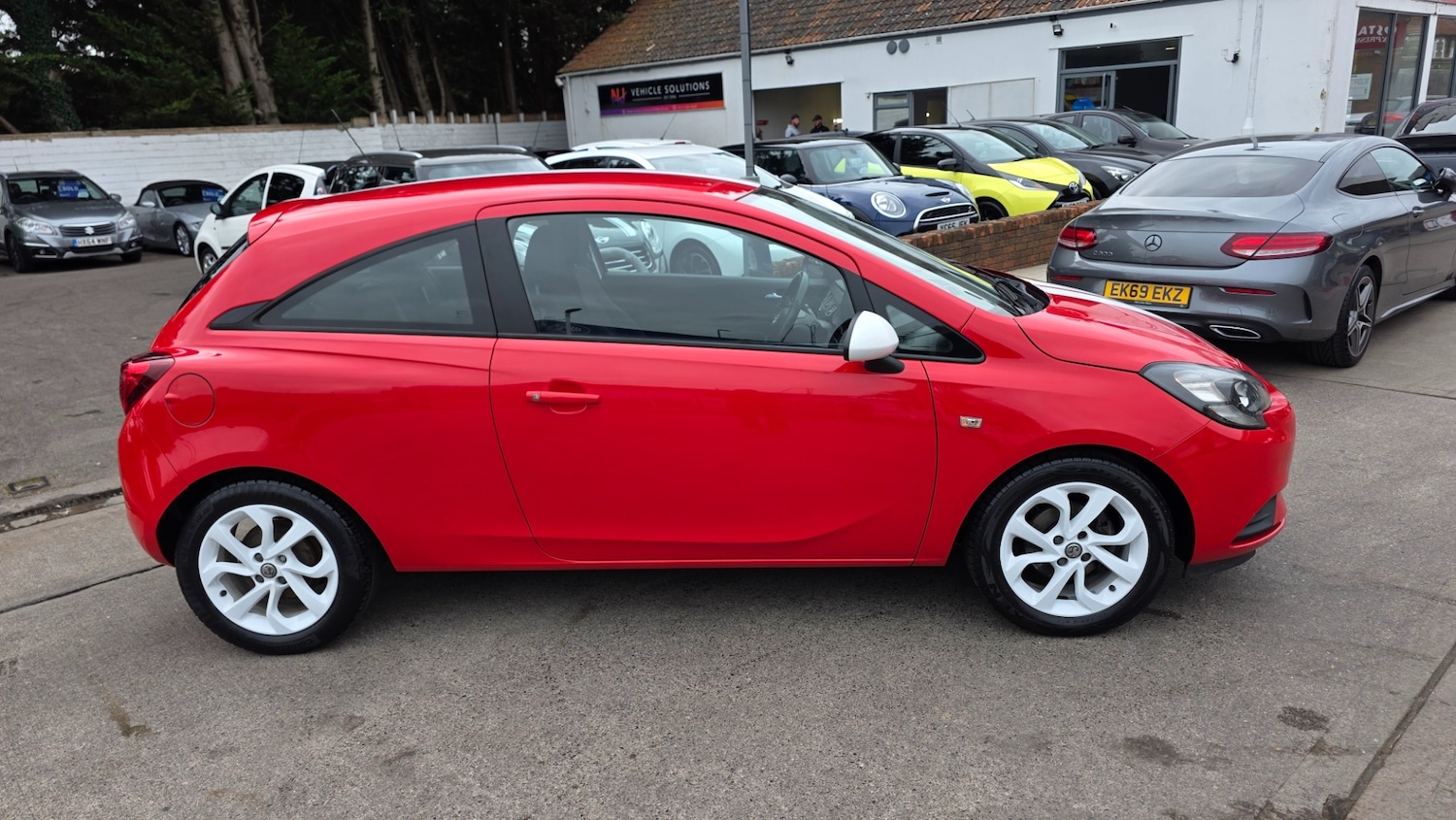 Used Vauxhall Corsa 2016 for sale - 76252789: Photo 2