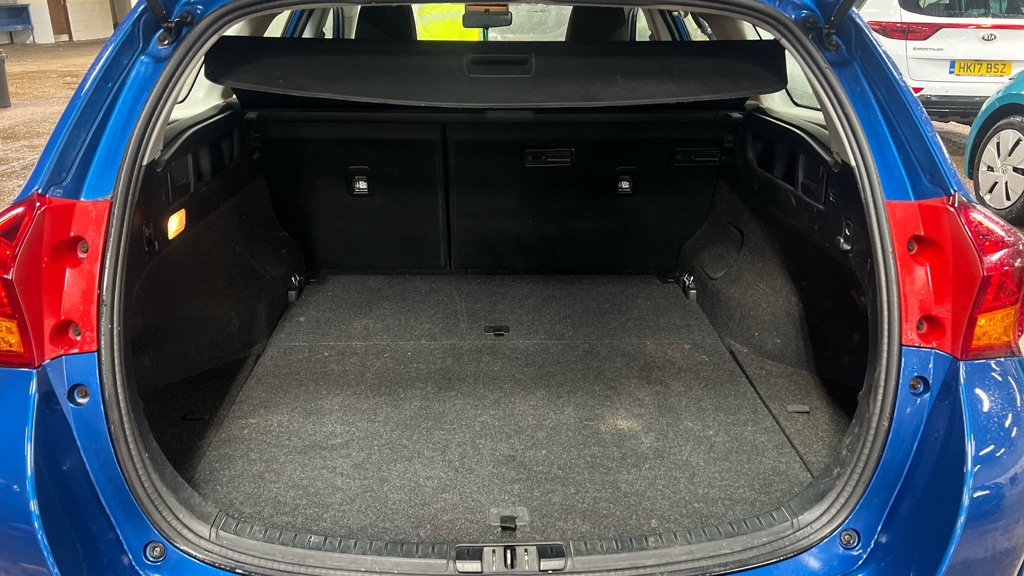 Used Toyota Auris 2014 for sale - 76392529: Photo 11