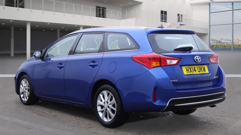 Used Toyota Auris 2014 for sale - 76392529: Photo 3