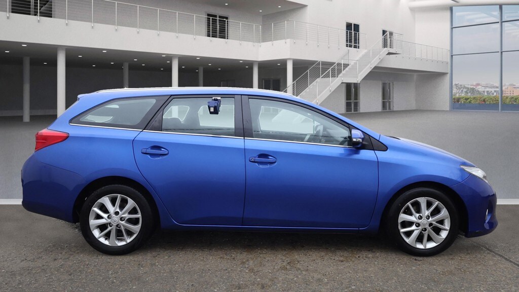 Used Toyota Auris 2014 for sale - 76392529: Photo 5