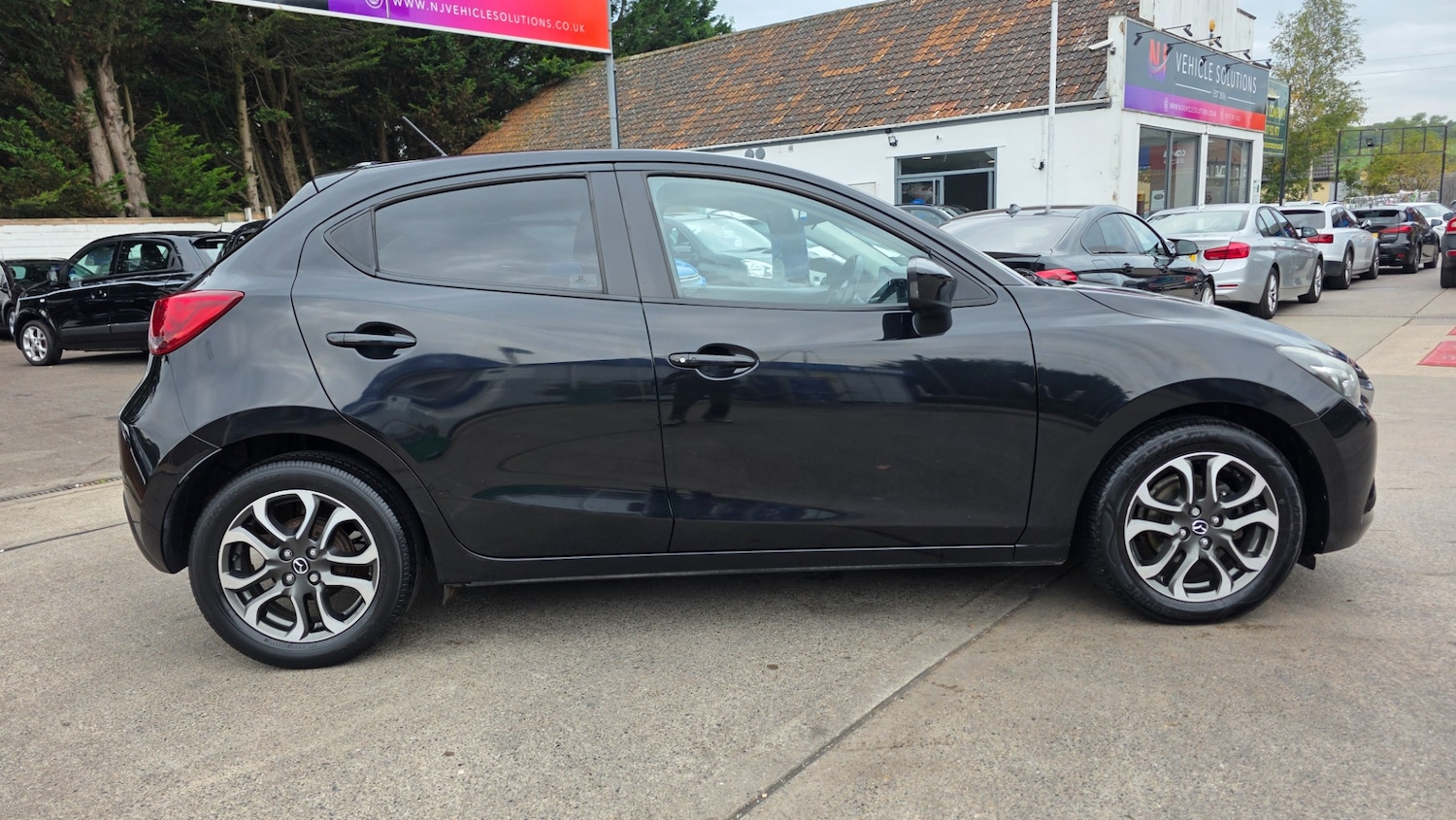 Used Mazda Mazda2 2015 for sale - 76075928: Photo 2
